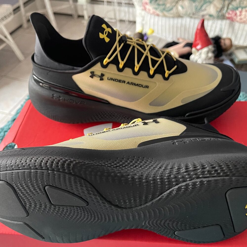 Under Armour Nova Slip on Men's Sneakers Size 11 NIB SALE!!